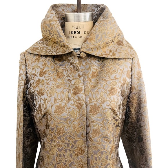 🛑SOLD VINTAGE Satin Brocade Coat in Gold Size S - Picture 2 of 7